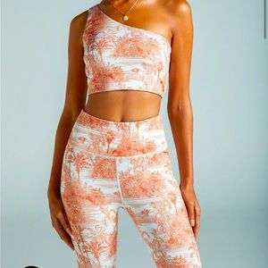 Noli workout set top L and leggings size M with tags